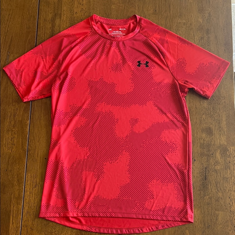Under Armour Men’s Red T-Shirt
